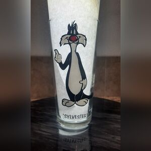 Looney Tunes Collector Glass